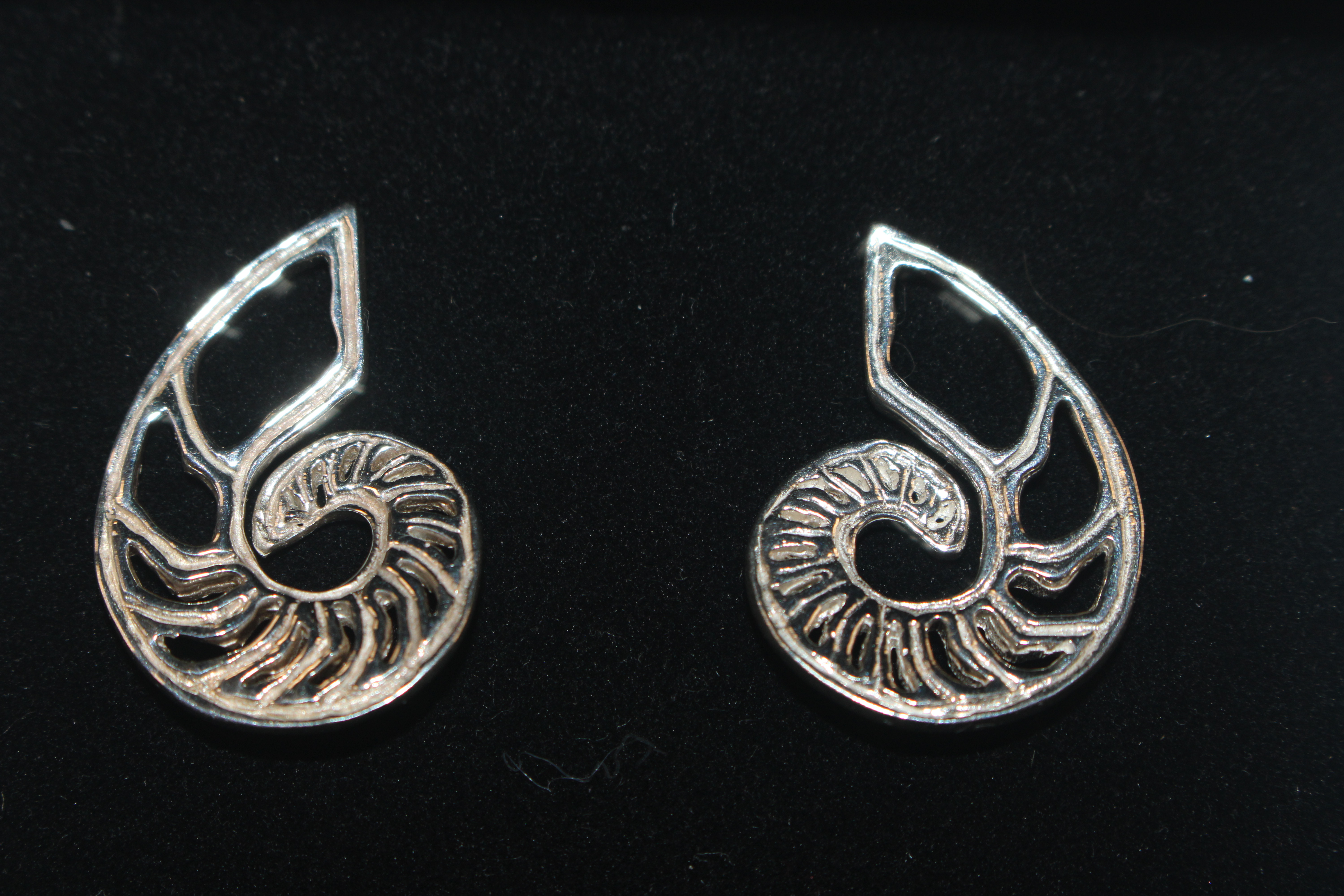 A pair of Sterling silver open work ear-rings, app - Bild 2 aus 3