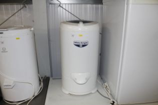 A White Knight spin dryer