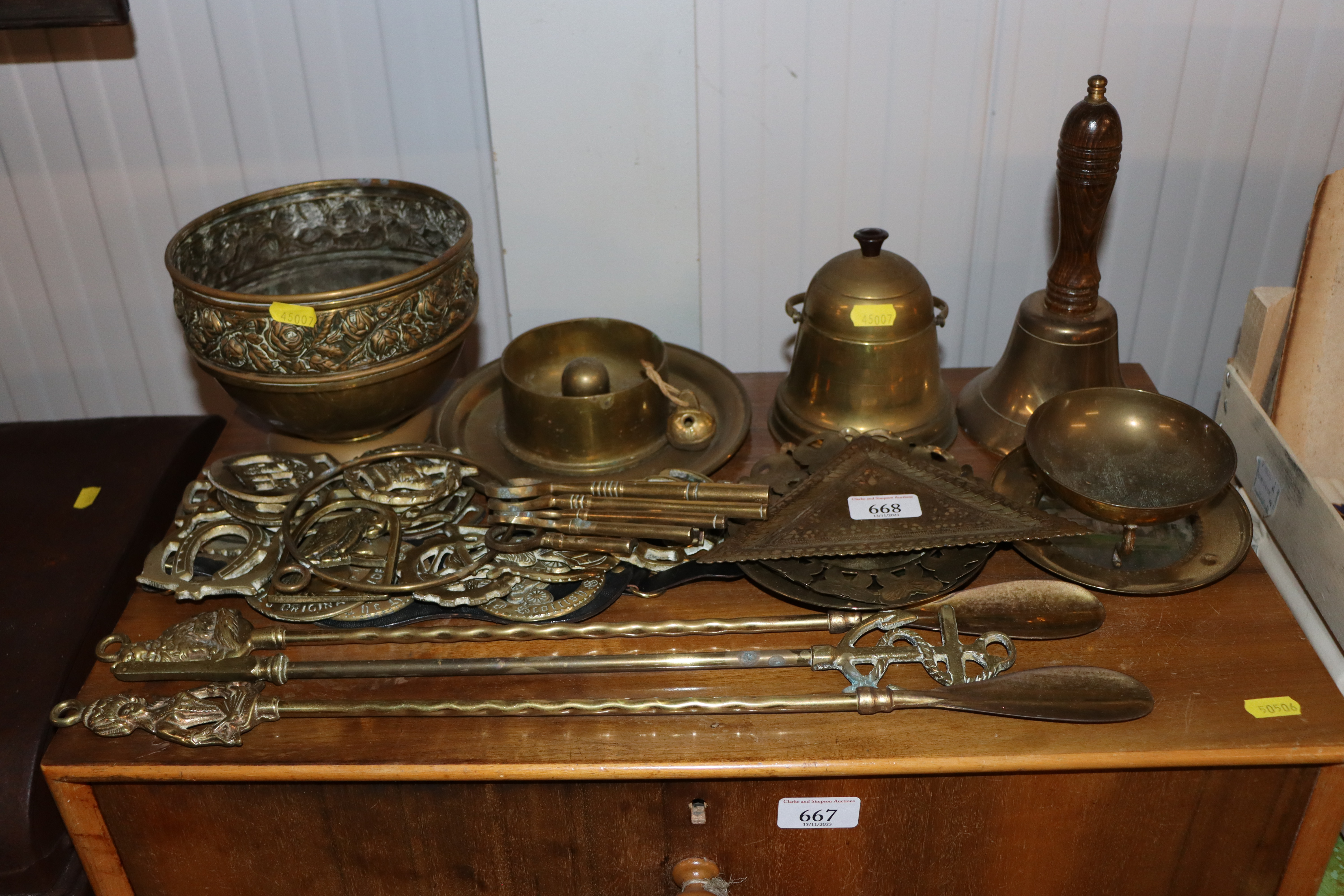A quantity of various Eastern and other brass ware