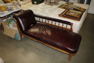 An Edwardian leather upholstered chaise longue