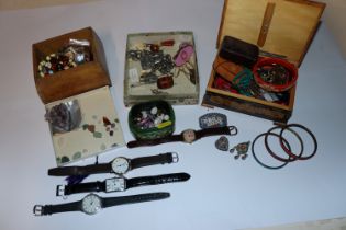 An inlaid trinket box and contents of costume jewe