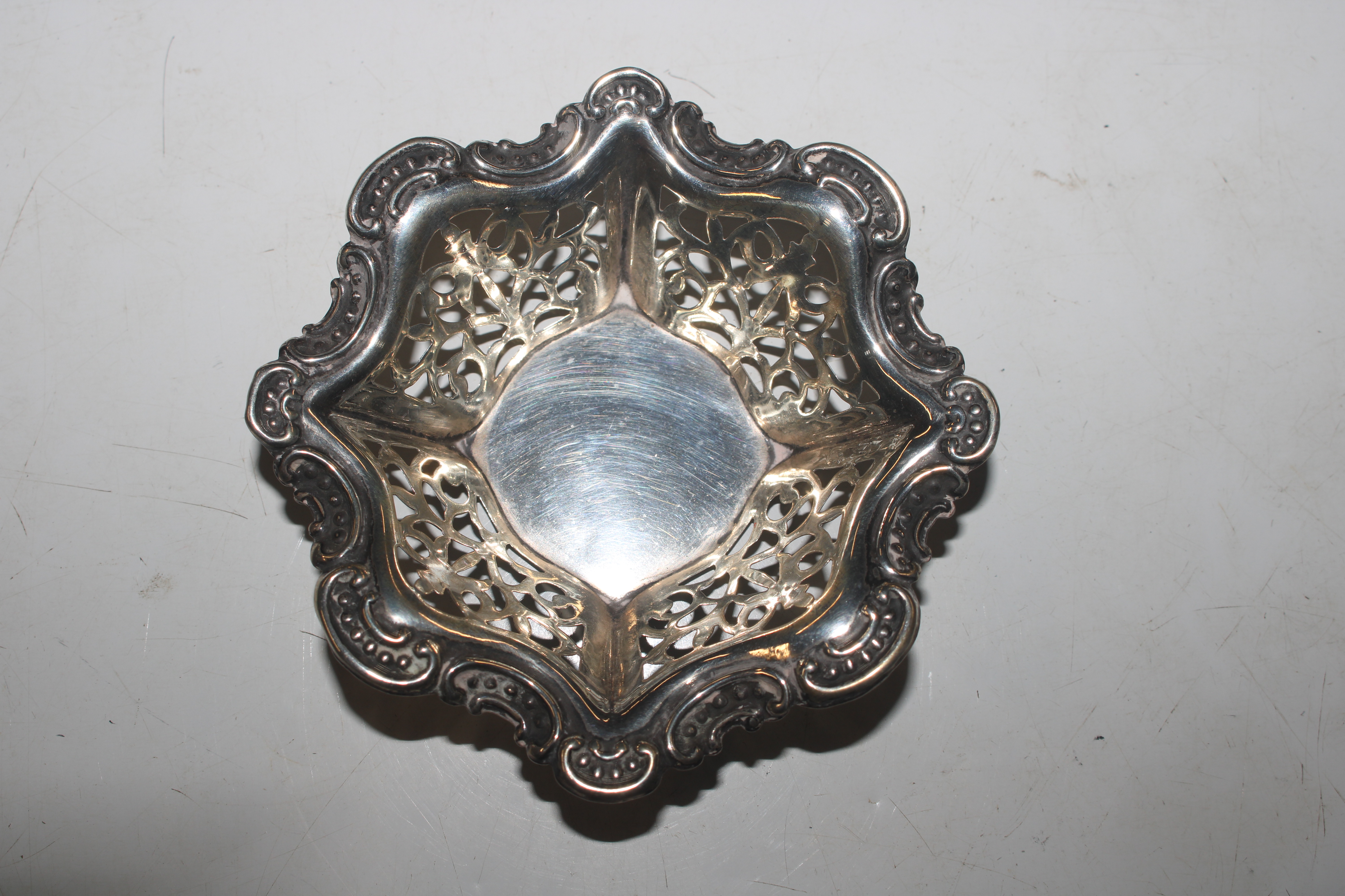 A pair of pierced silver bon bon dishes, Hallmarke - Image 2 of 4