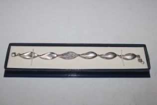 A Sterling silver and cubic zirconia bracelet, app