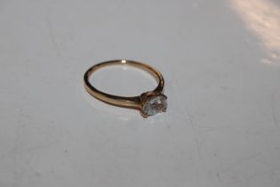 A 9ct gold ring set with white stone, approx. tota