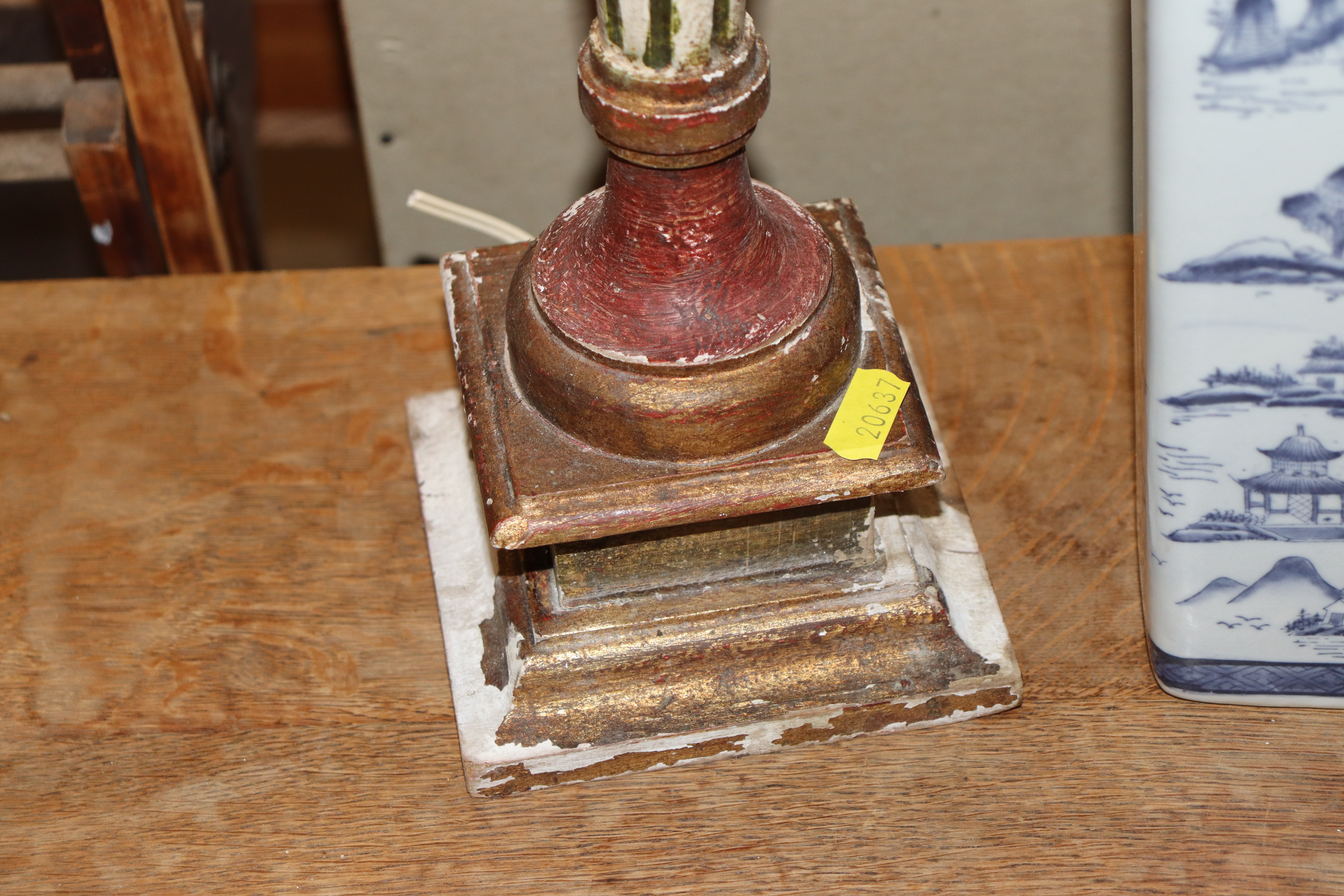 An Oriental blue and white baluster table lamp; an - Bild 2 aus 2