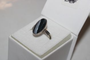 A silver agate set ring, size N/O