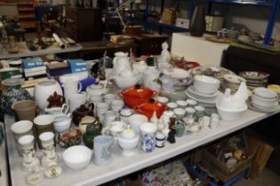 A large quantity of various patterned tea and dinn