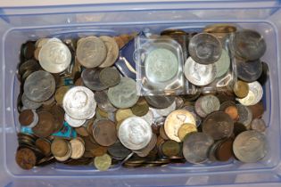 A box of mixed coinage to include Churchill crowns