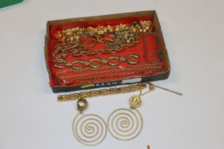 A tray of gilt metal necklaces