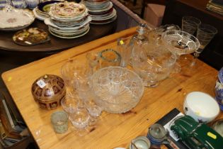 A quantity of glassware to include cut glass bowl,
