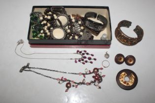 A box of assorted costume jewellery, bead necklace