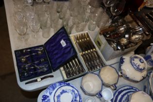 A cased set of teaspoons and various other cutlery