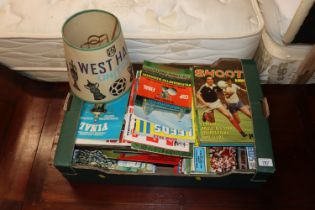 A box of 1970's football programmes, approx. 300 p