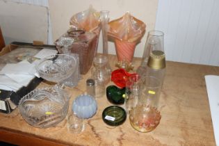 A collection of glassware to include Art Glass vas