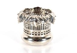 An Edwardian silver bottle holder, of small size having pierced sides and overlapping leaf border,