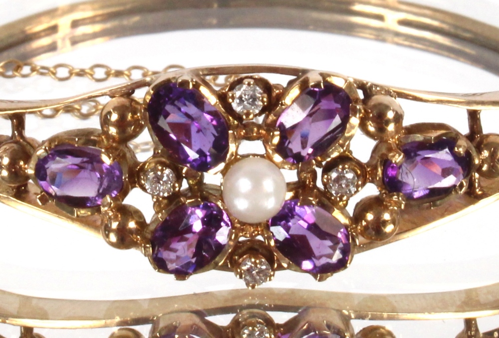 A 9ct gold diamond and amethyst set bangle, the central pearl surrounded by an arrangement of four - Bild 2 aus 2