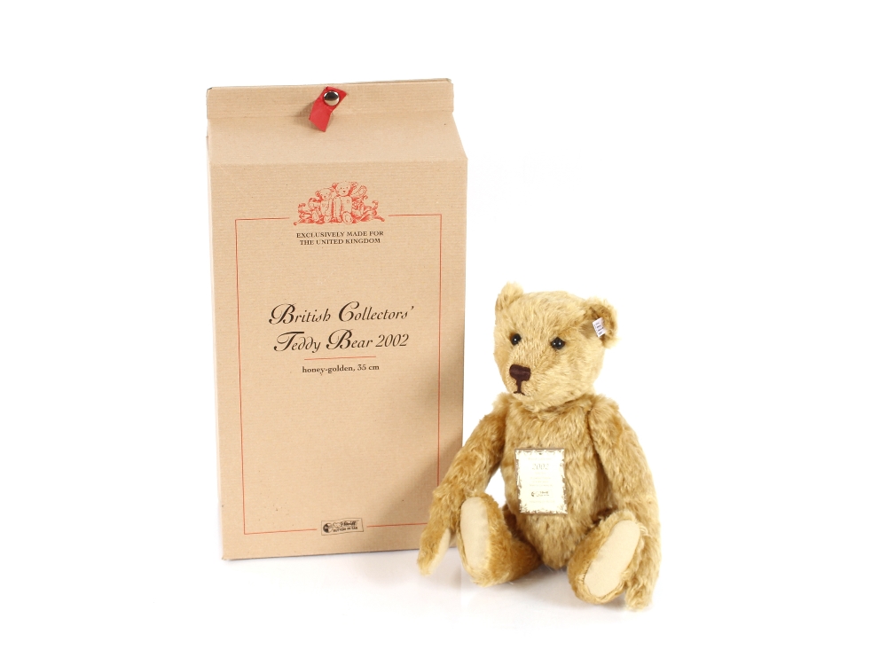 A Steiff Teddy bear "British Collector's Teddy Bear 2002, Honey - Golden" 35cm in original box