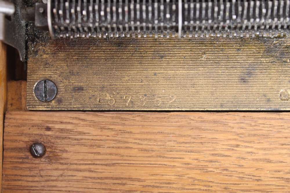 A walnut cased table top polyphon with ten 8" discs - Image 6 of 7