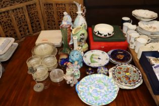 A quantity of various glass and china to include S