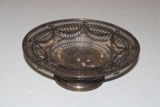 A Birmingham silver pierced pedestal dish, approx.