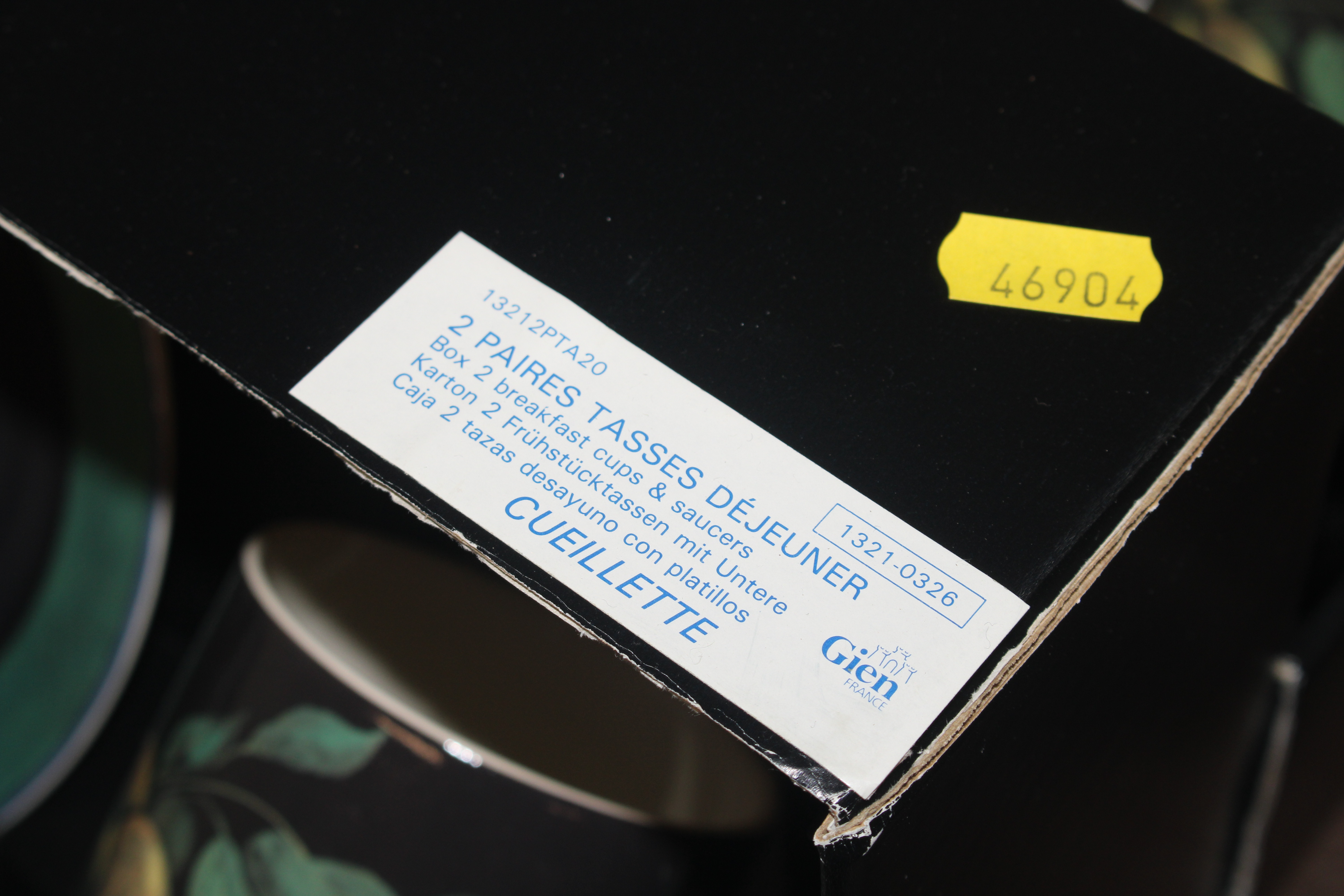 A collection of French "Gien" pattern dinnerware, - Image 3 of 12