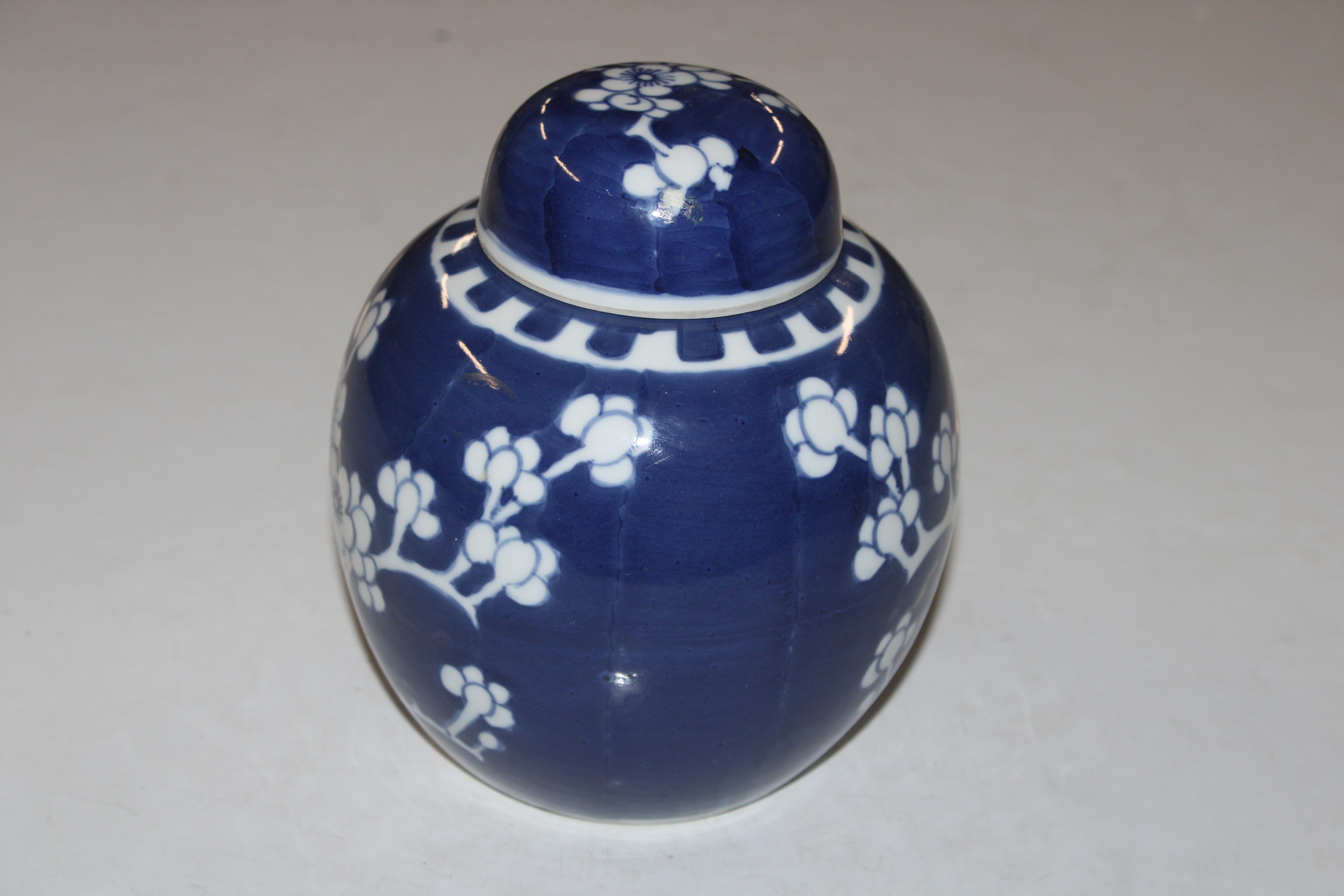 A Chinese blue and white ginger jar and cover - Image 2 of 8