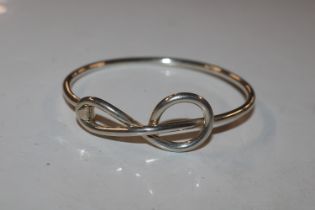 A Sterling silver treble clef bangle, approx. 17gm