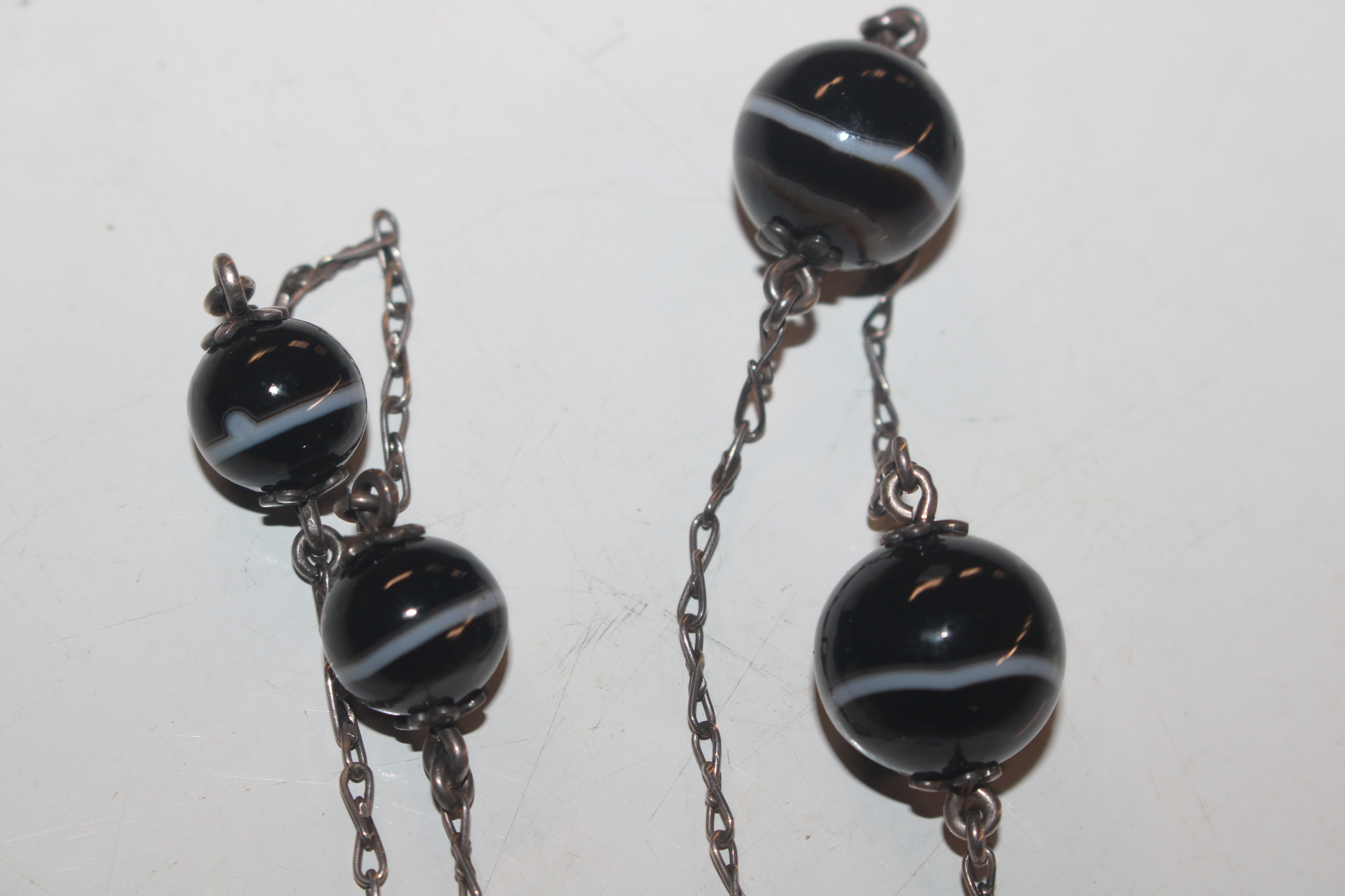 A white metal and agate necklace - Image 2 of 10