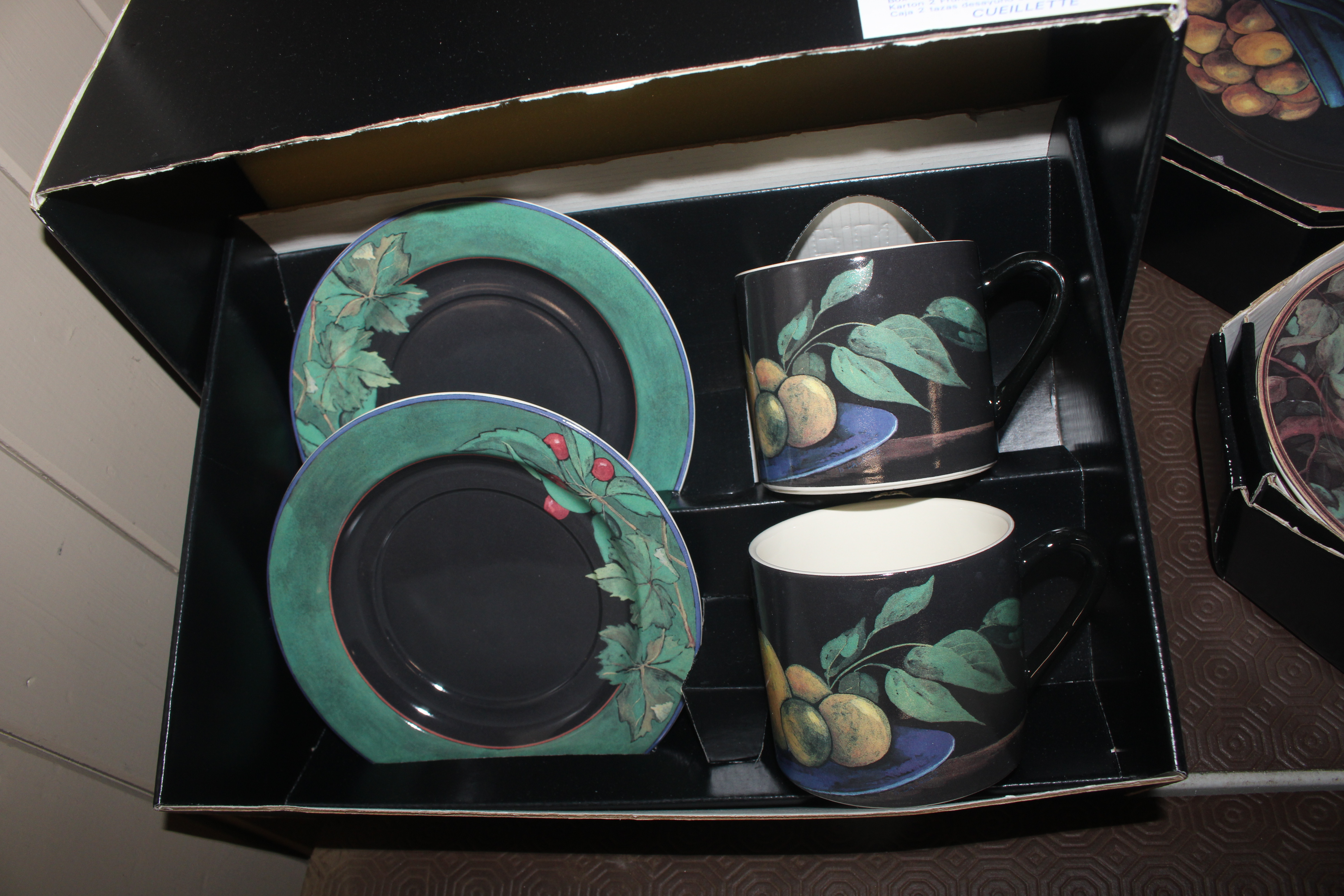 A collection of French "Gien" pattern dinnerware, - Image 2 of 12