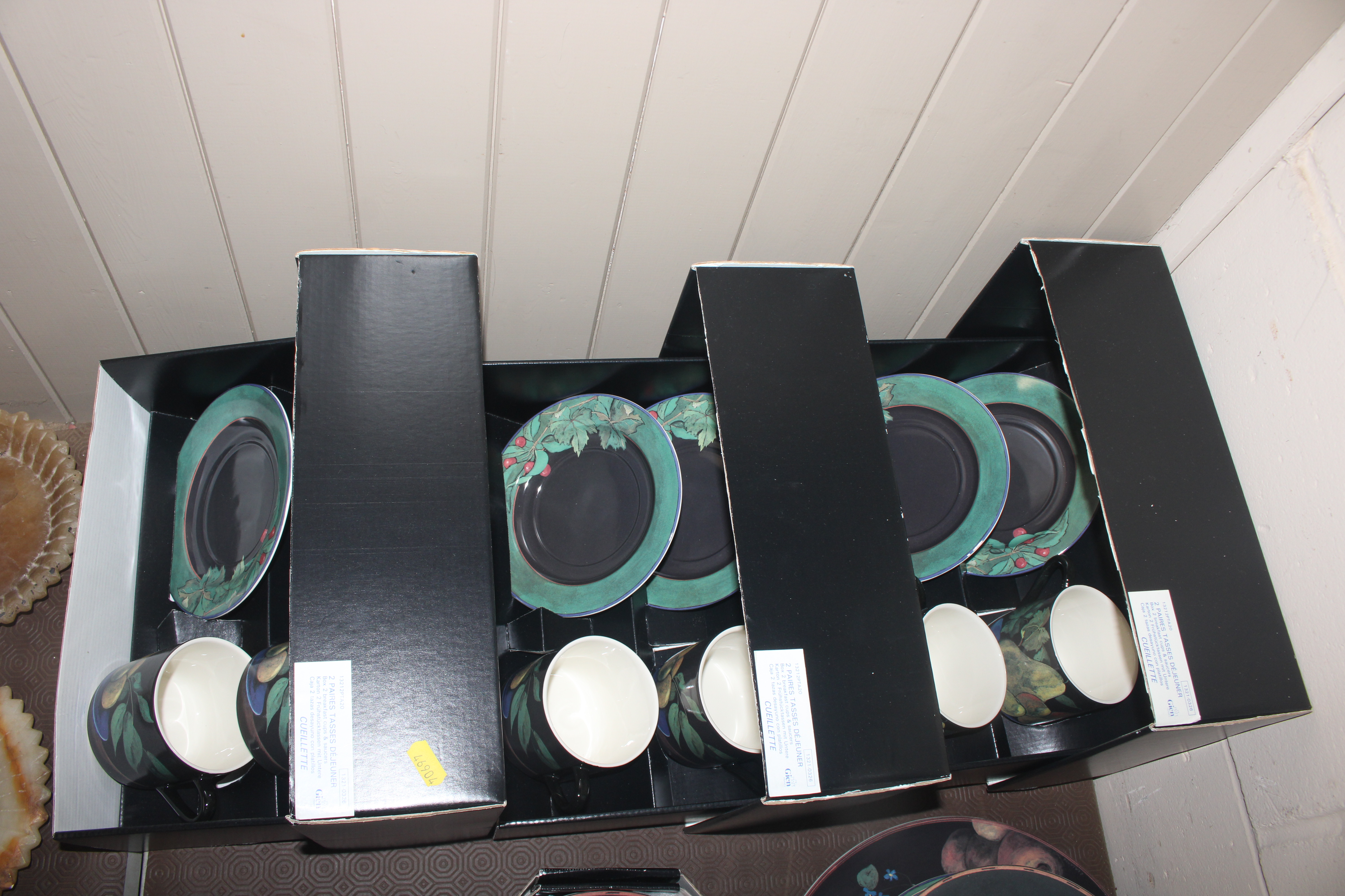 A collection of French "Gien" pattern dinnerware, - Image 5 of 12