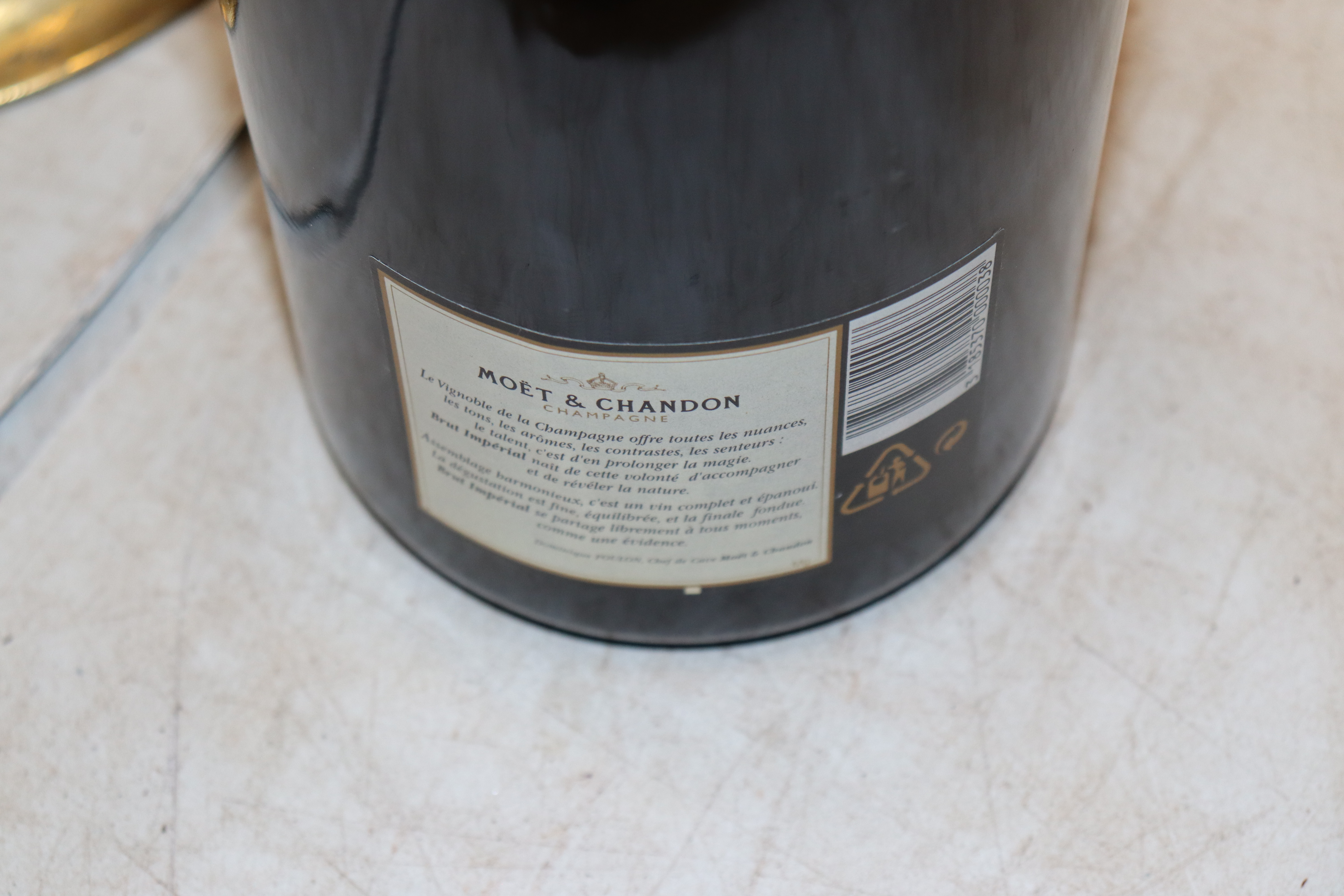 A 1500ml bottle of Moët & Chandon champagne - Bild 2 aus 2