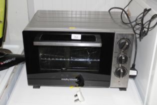 A Morphy Richards table top oven