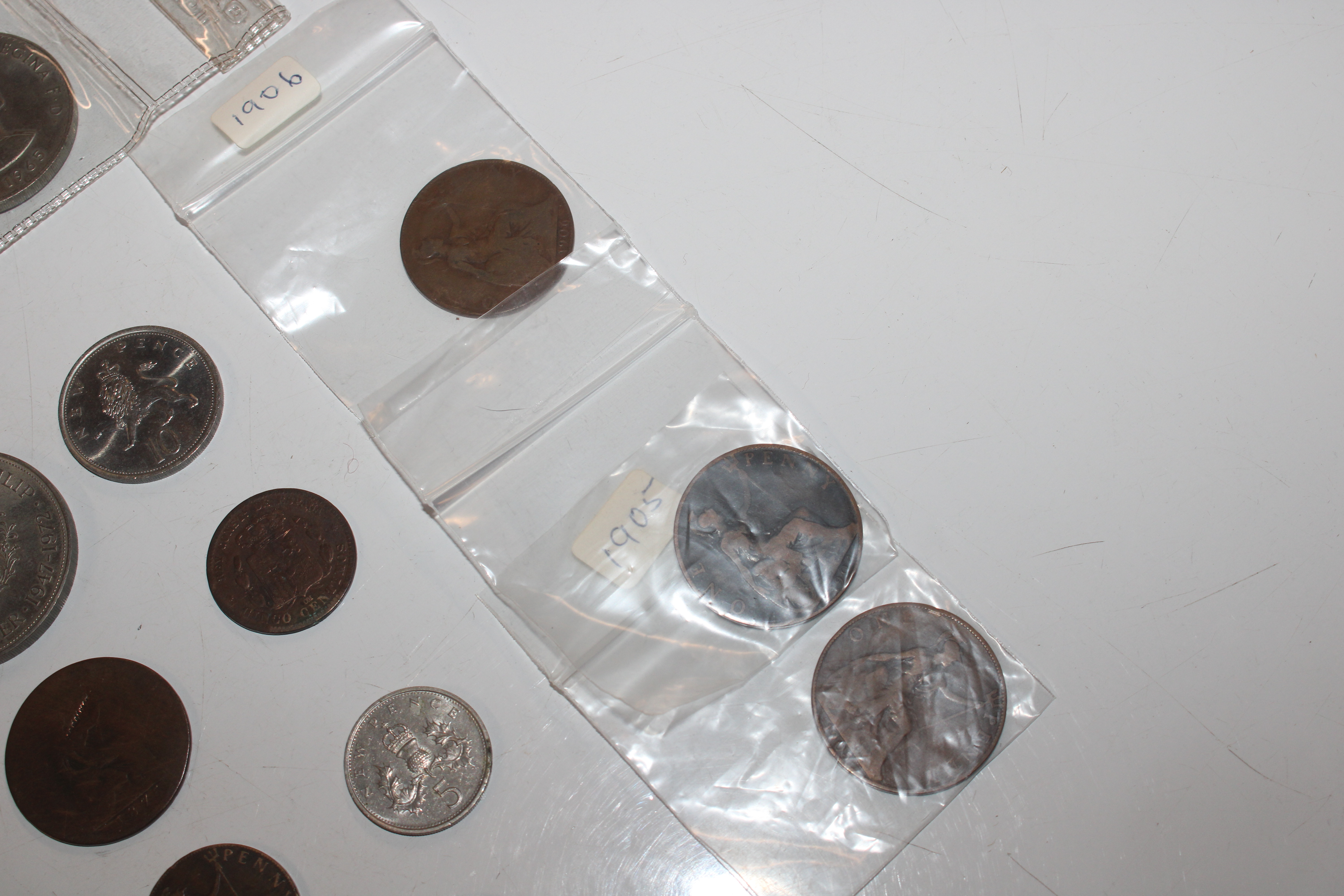 Two boxes of various coinage to include Churchill - Bild 6 aus 7