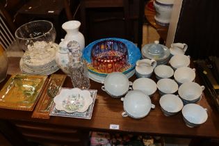 A quantity of Royal Doulton "Reflection" tea and d