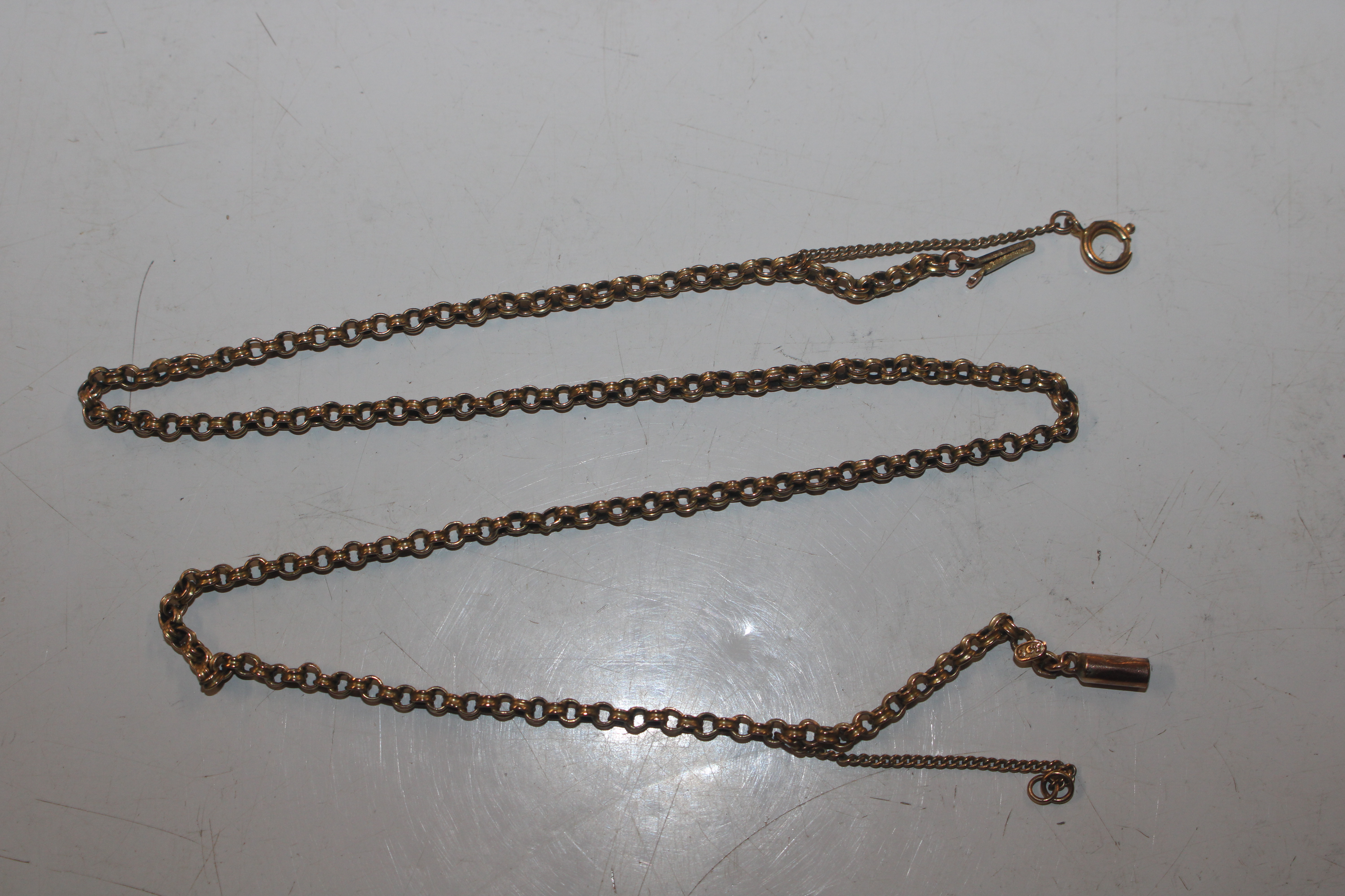 A 9ct gold chain with barrel clasp; a 9ct gold Cru - Image 5 of 11