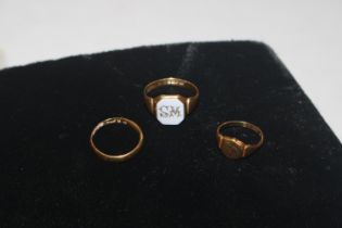 A 22ct gold wedding band approx. 3gms AF; an 18ct