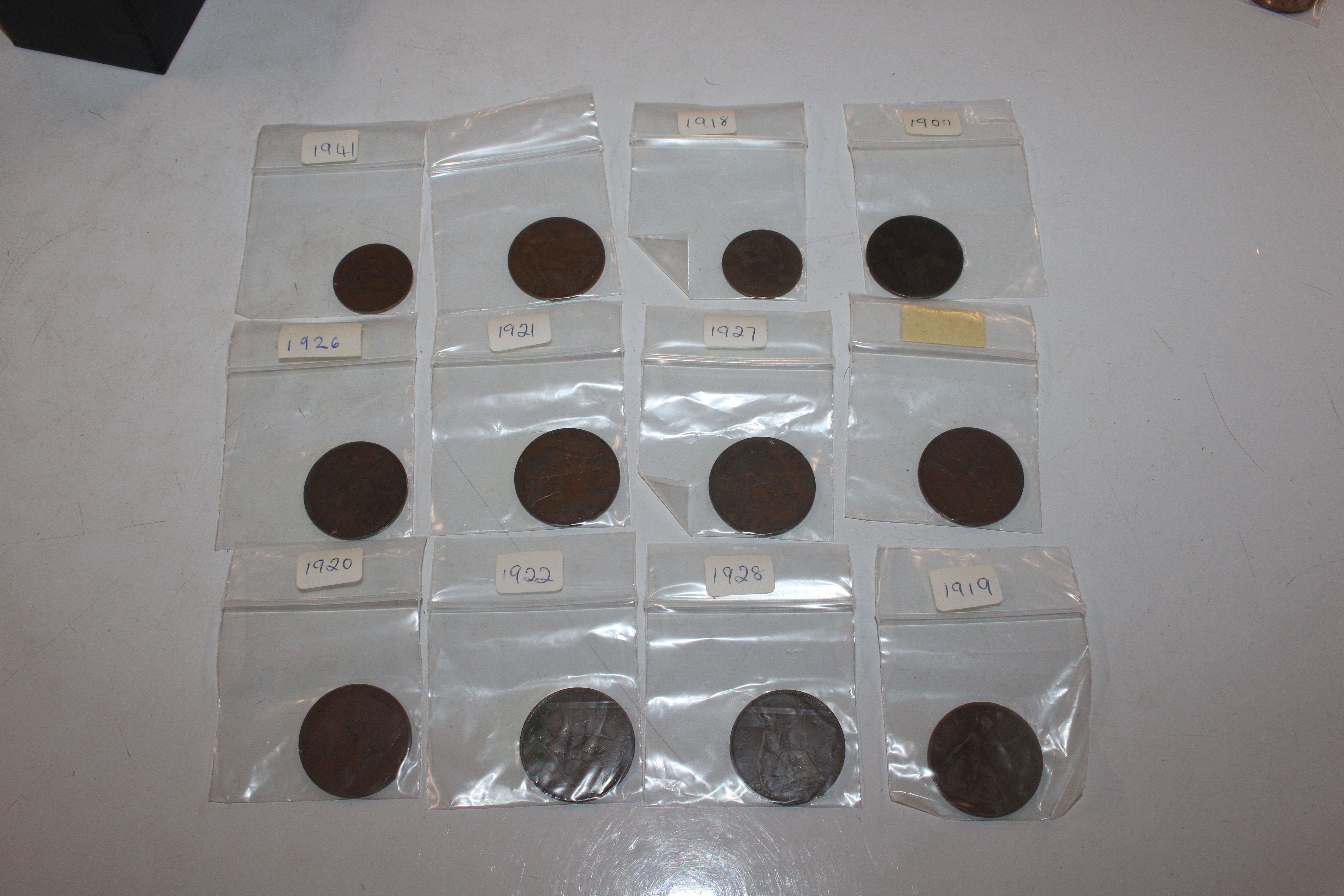 Two boxes of various coinage to include Churchill - Bild 7 aus 7