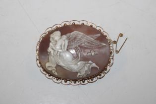 A 9ct gold mounted shell cameo brooch, approx. 15g