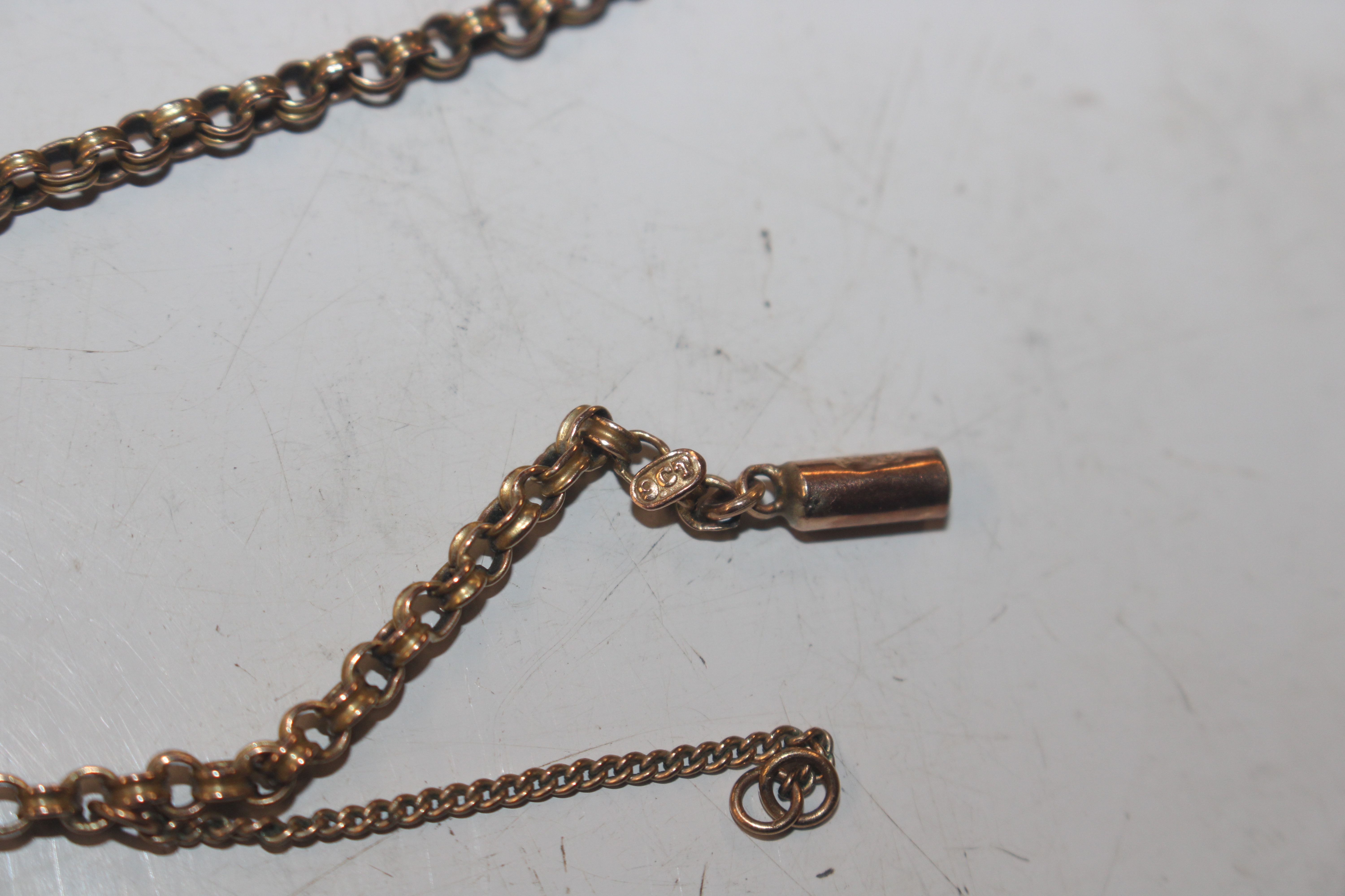 A 9ct gold chain with barrel clasp; a 9ct gold Cru - Image 6 of 11