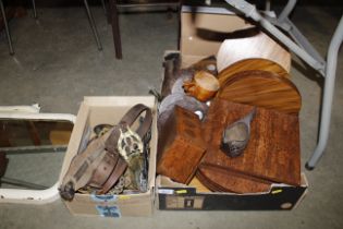 A box of miscellaneous treen items, box of horse b