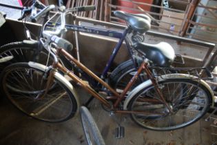 A ladies Elswick bicycle with front and rear mud g