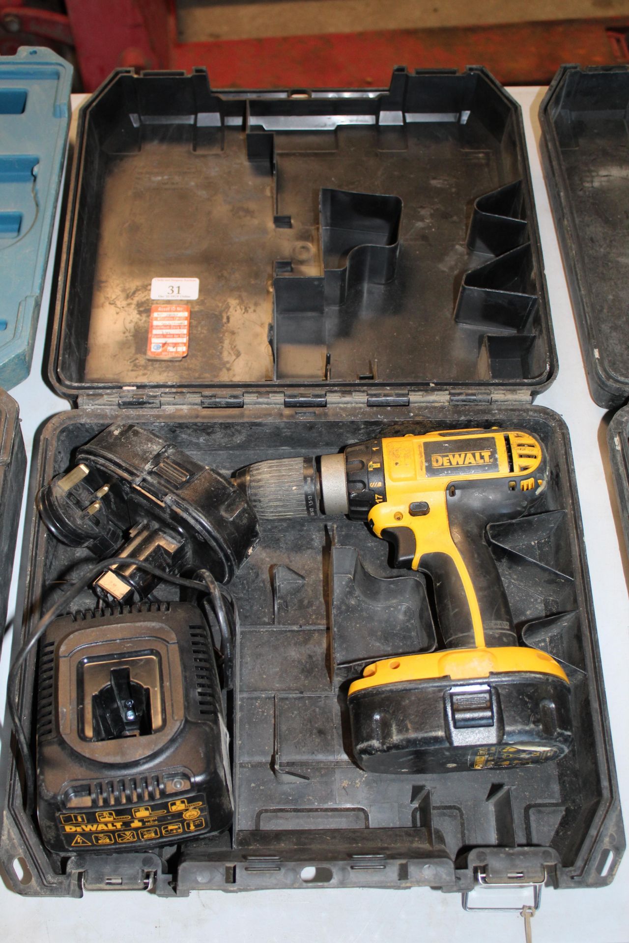 Dewalt 18v cordless drill with 2x batteries and charger in case. V CAMPSEA ASHE