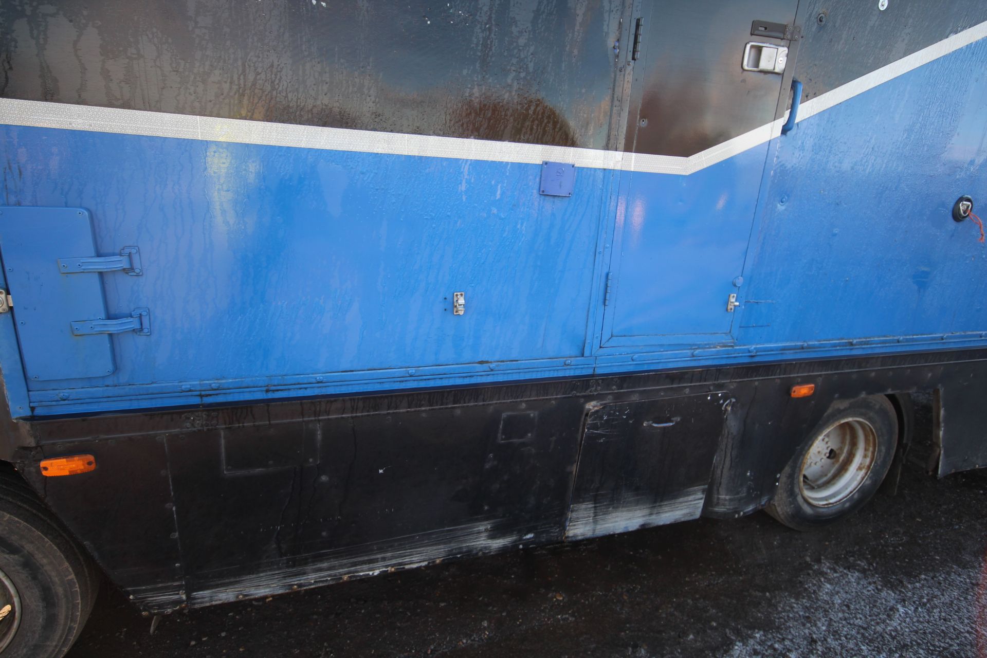 MAN 8.153 7.5T manual 4x2 horsebox. Registration N670 BJH. Date of first registration 22/07/1996. - Image 15 of 103