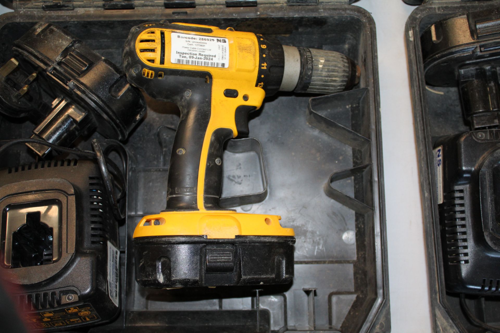 Dewalt 18v cordless drill with 2x batteries and charger in case. V CAMPSEA ASHE - Image 4 of 5