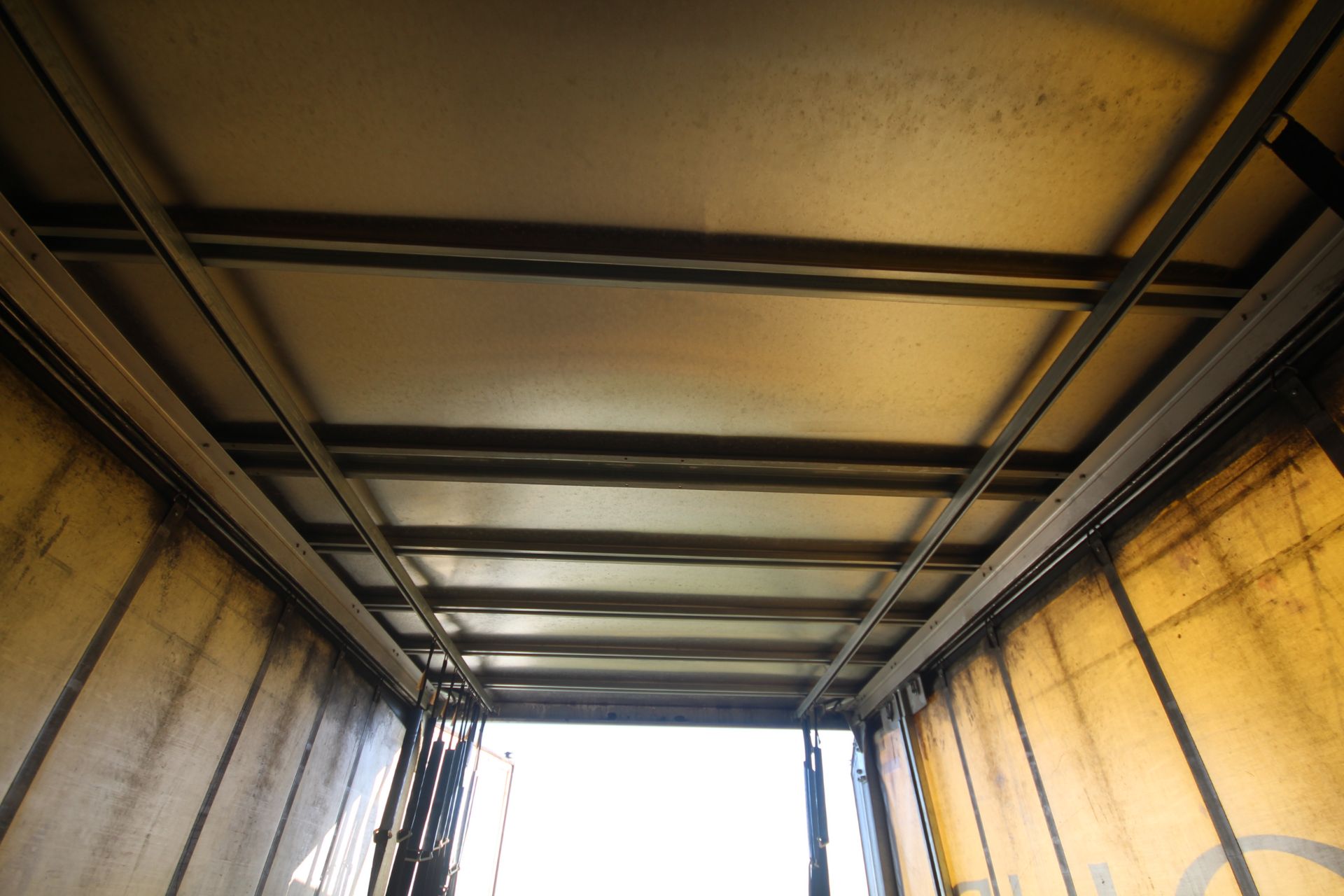 Montracon 33T 10.6m twin axle urban curtain-side trailer. Registration C354189. 2013. MOT until 31/ - Image 69 of 89