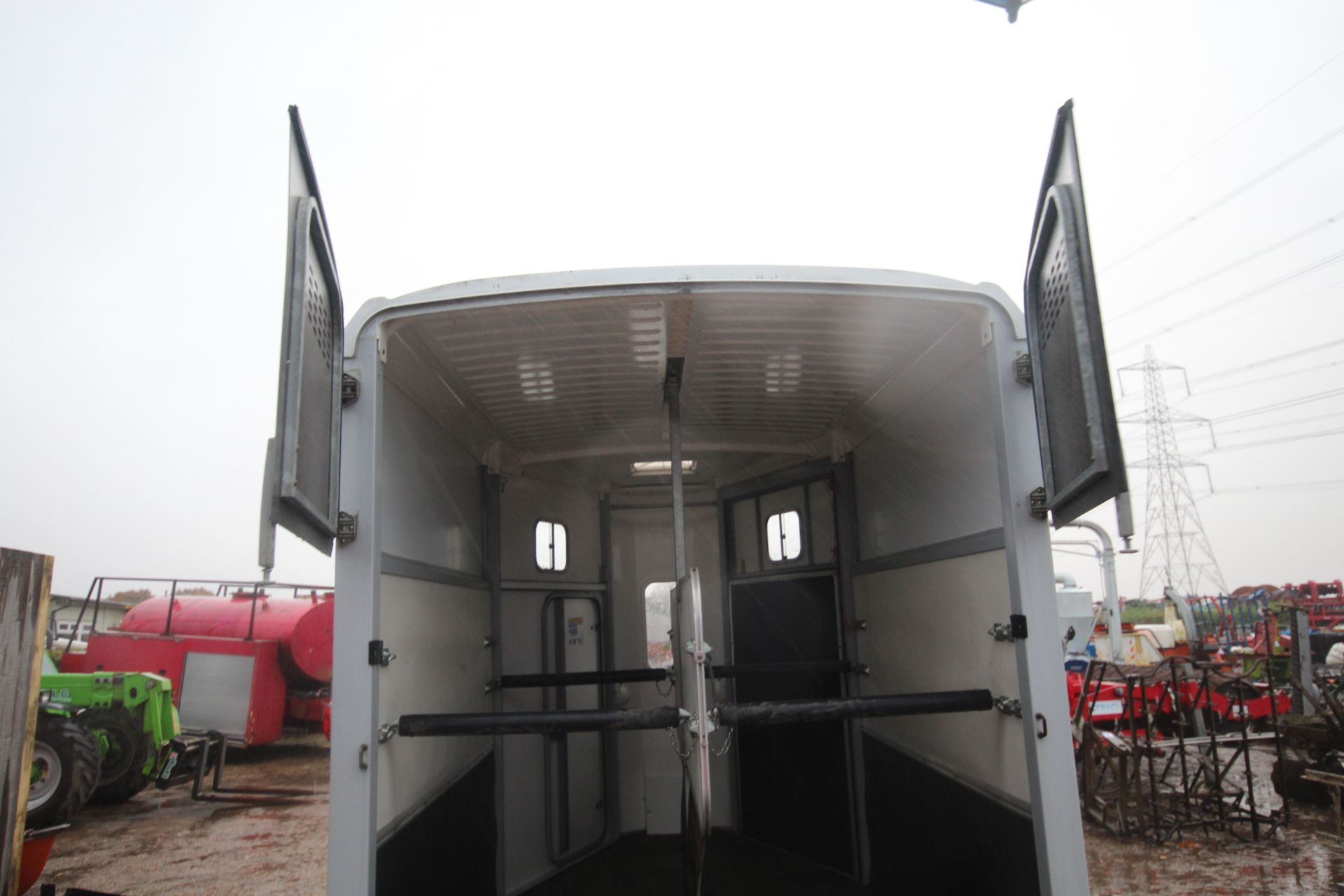 Ifor Williams HB511 twin axle horsebox. To take two 16hh horses. Owned from new and recent main - Image 21 of 29