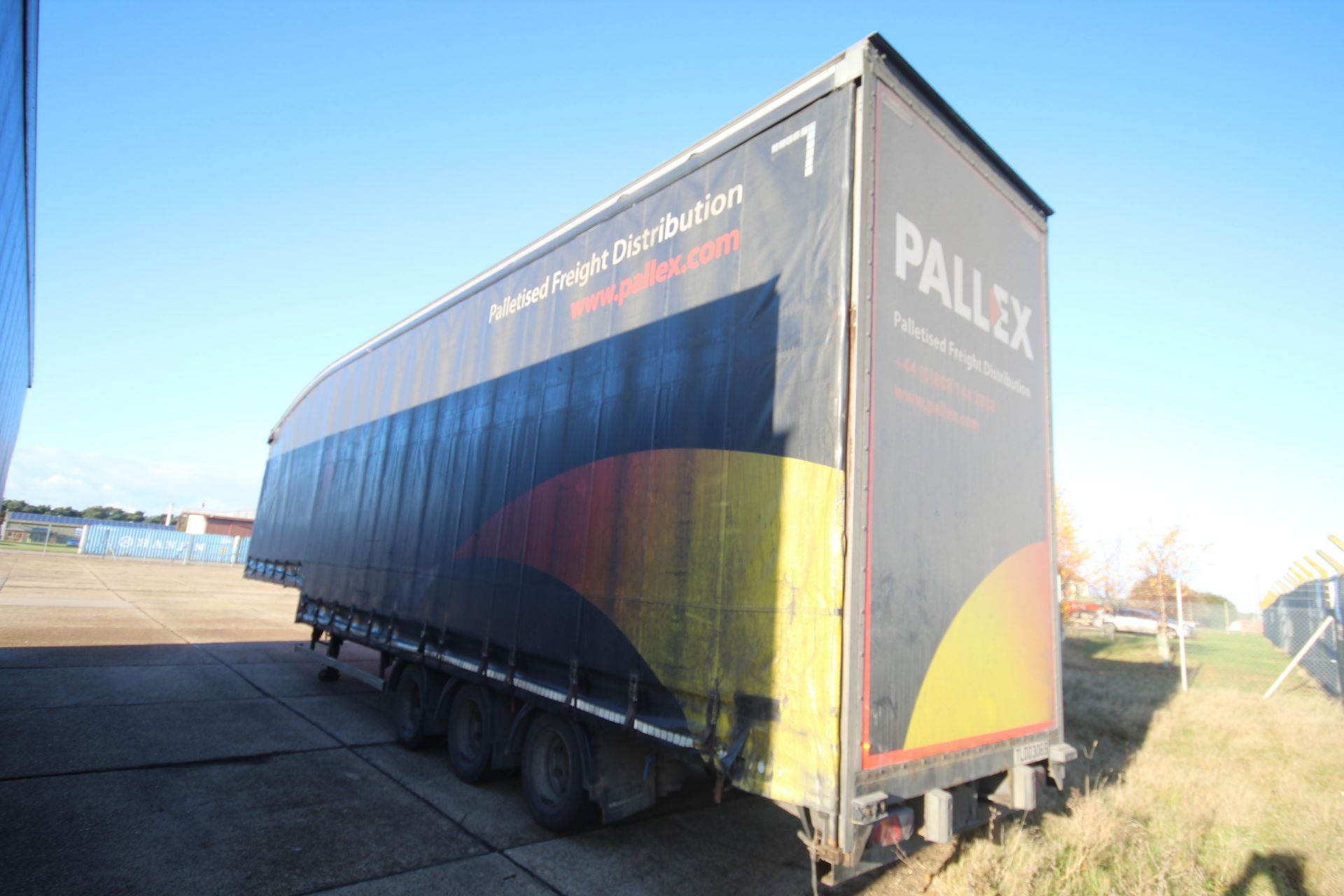 Montracon 39T 13.6m tri-axle step frame double deck curtain-side trailer. Registration C404760. - Image 2 of 84
