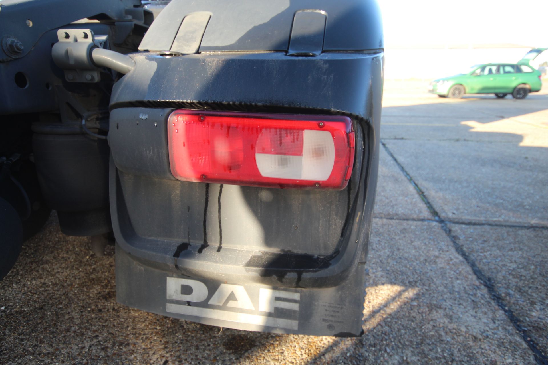 DAF XF 480 FTG 6X2 Euro 6D auto mid-lift and steer 44T unit. Registration P88 MGL. Date of first - Image 30 of 102