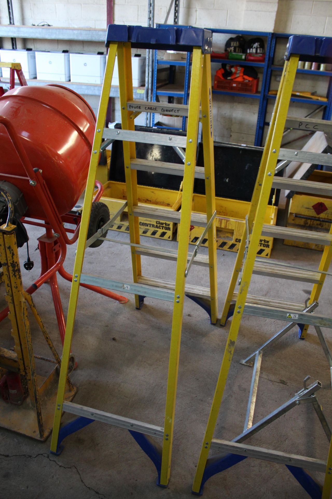 Werner fibreglass stepladder. V CAMPSEA ASHE - Image 6 of 6