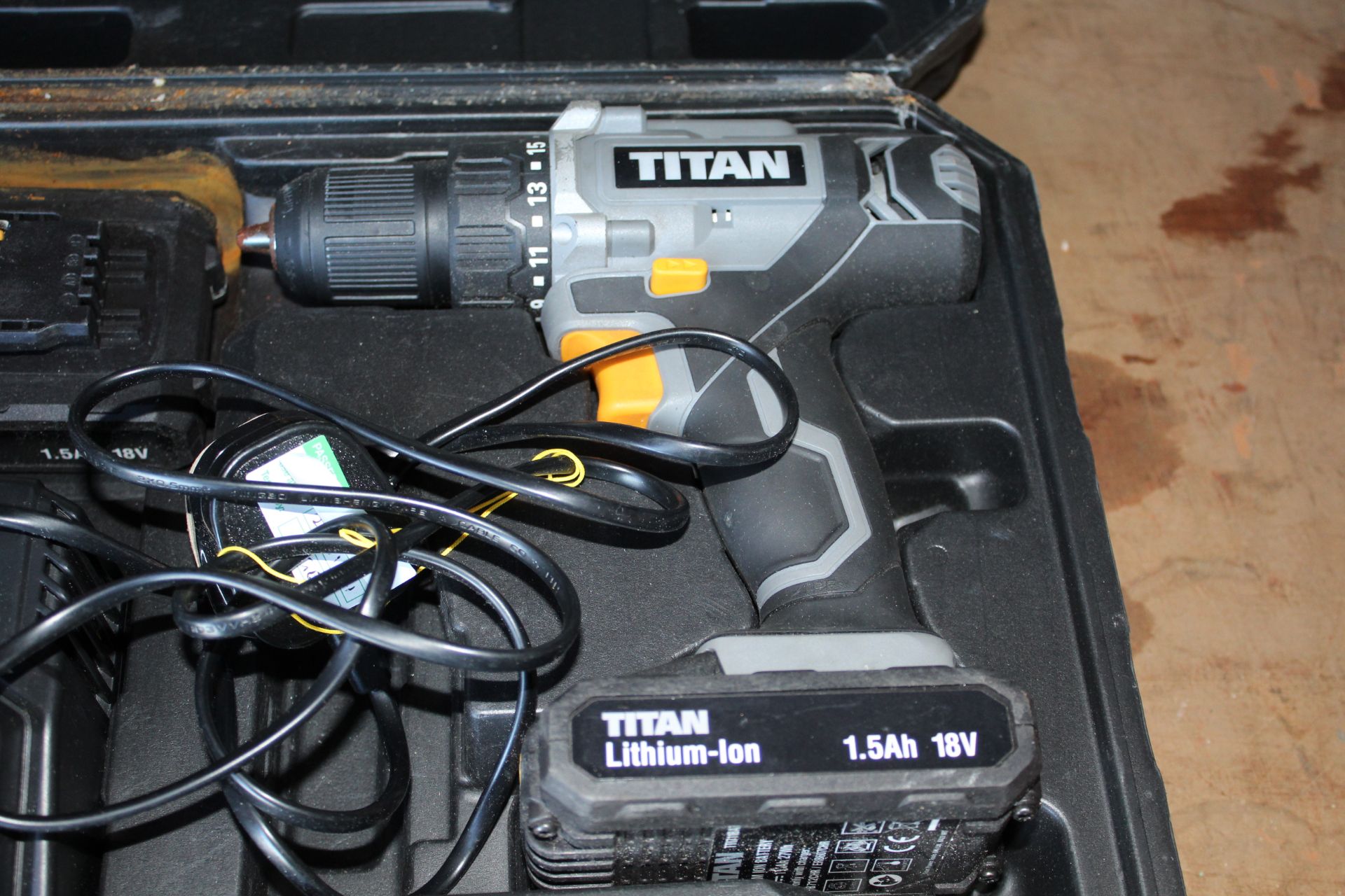Titan 18v cordless drill, 2x batteries and charger in case. V CAMPSEA ASHE - Image 2 of 4